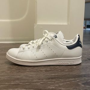 These are in perfect condition! Barely worn because they are too big on me.